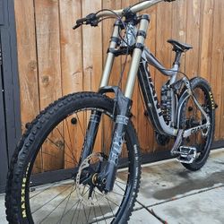 Giant Glory Downhill Mountain Bike o.b.o.