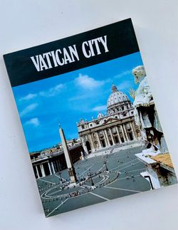 "Vatican City" by Francesco Roncallli (NEW Paperback)