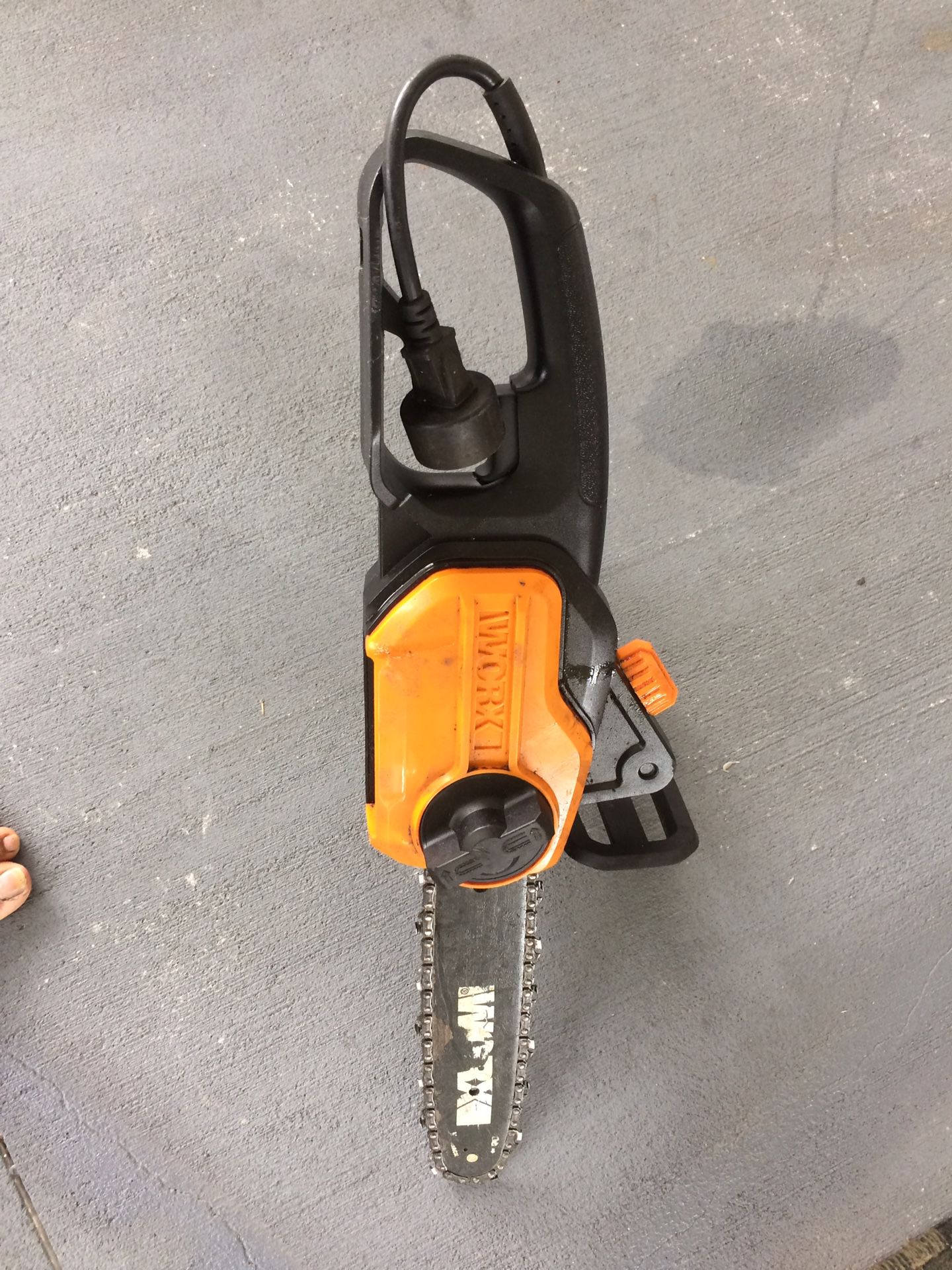 Electric chainsaw with Pole