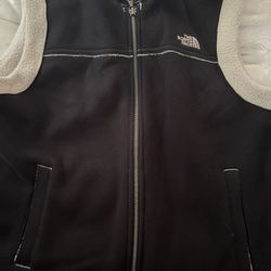 The Northface Vest Large Women 40$ 