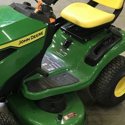 Never Used John Deere S110 42 Inch Lawn Tractor 
