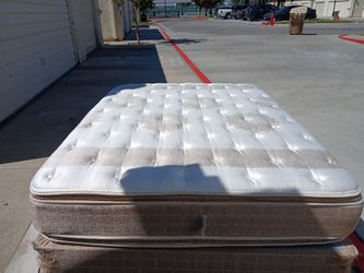 Queen Size Double Sized  Pillow Top Mattress Only  Gteat Great Condition 
