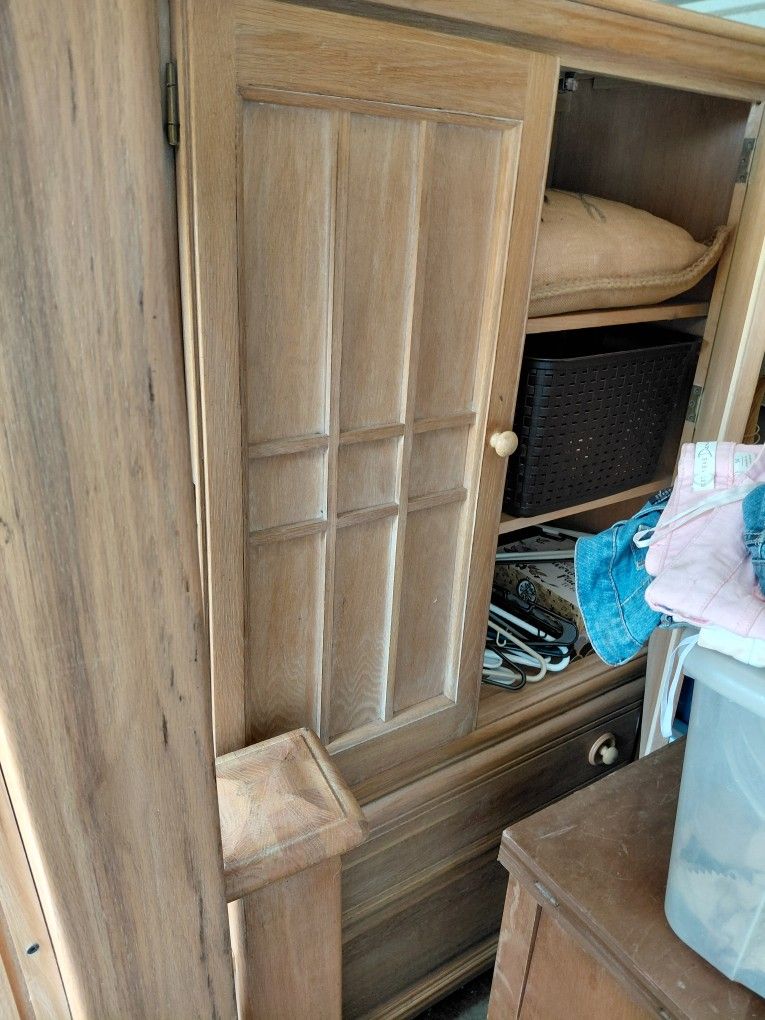 Queen Bedroom Suite 