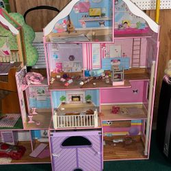 Doll Playhouse For Barbie.     (BEST OFFER)