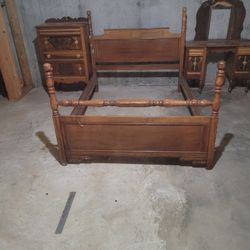 Antique Bedroom Furniture