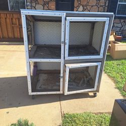 Large Chicken Coop Rabbit Hutch on Wheels