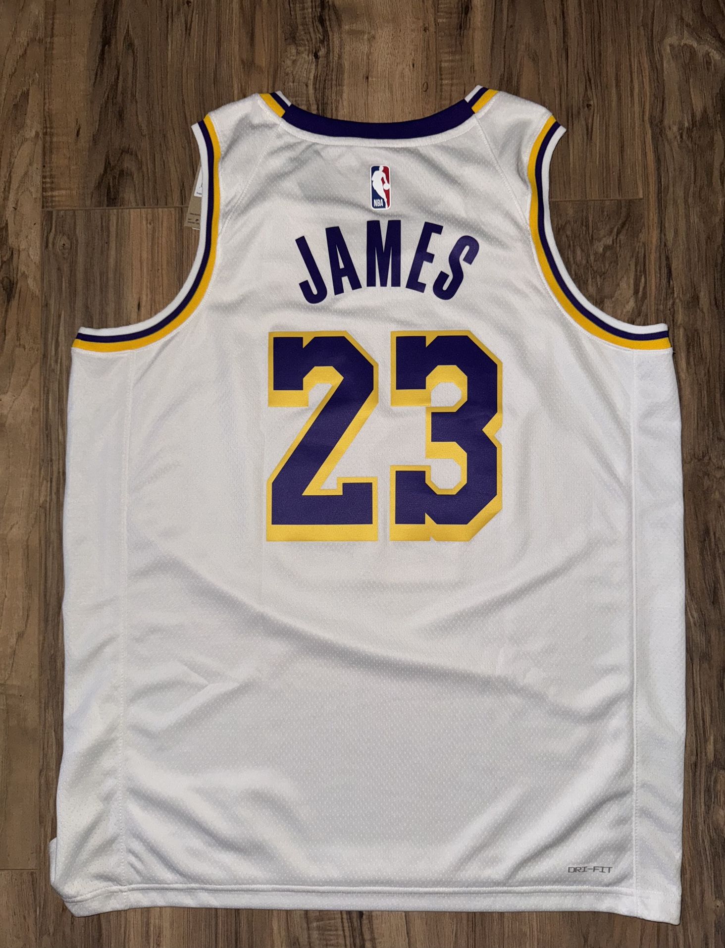New Men’s Size Large Nike LA Lakers LeBron James Jersey