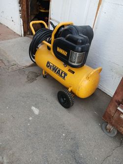 DeWalt Portable Air Compressor with Hose