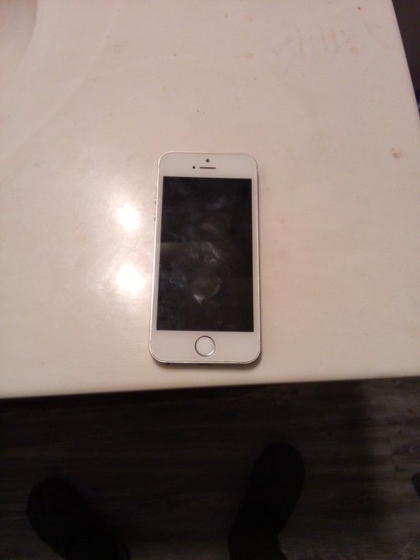 iPhone 5s For Parts Or Needs Repair