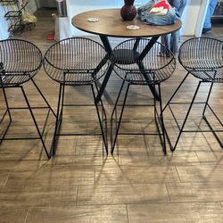 4 Counter Height Stools 