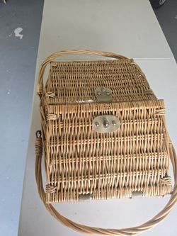 New Picnic Basket With All Items Inside