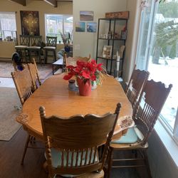 Dining table And Island Stools 