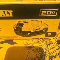 Dewalt Batery New    70.     5ah