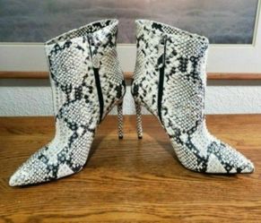 Snakeskin Pattern Ankle Boots JLO Stilettos With Rhinestone Embellishments, Size 6.5M In The Box!