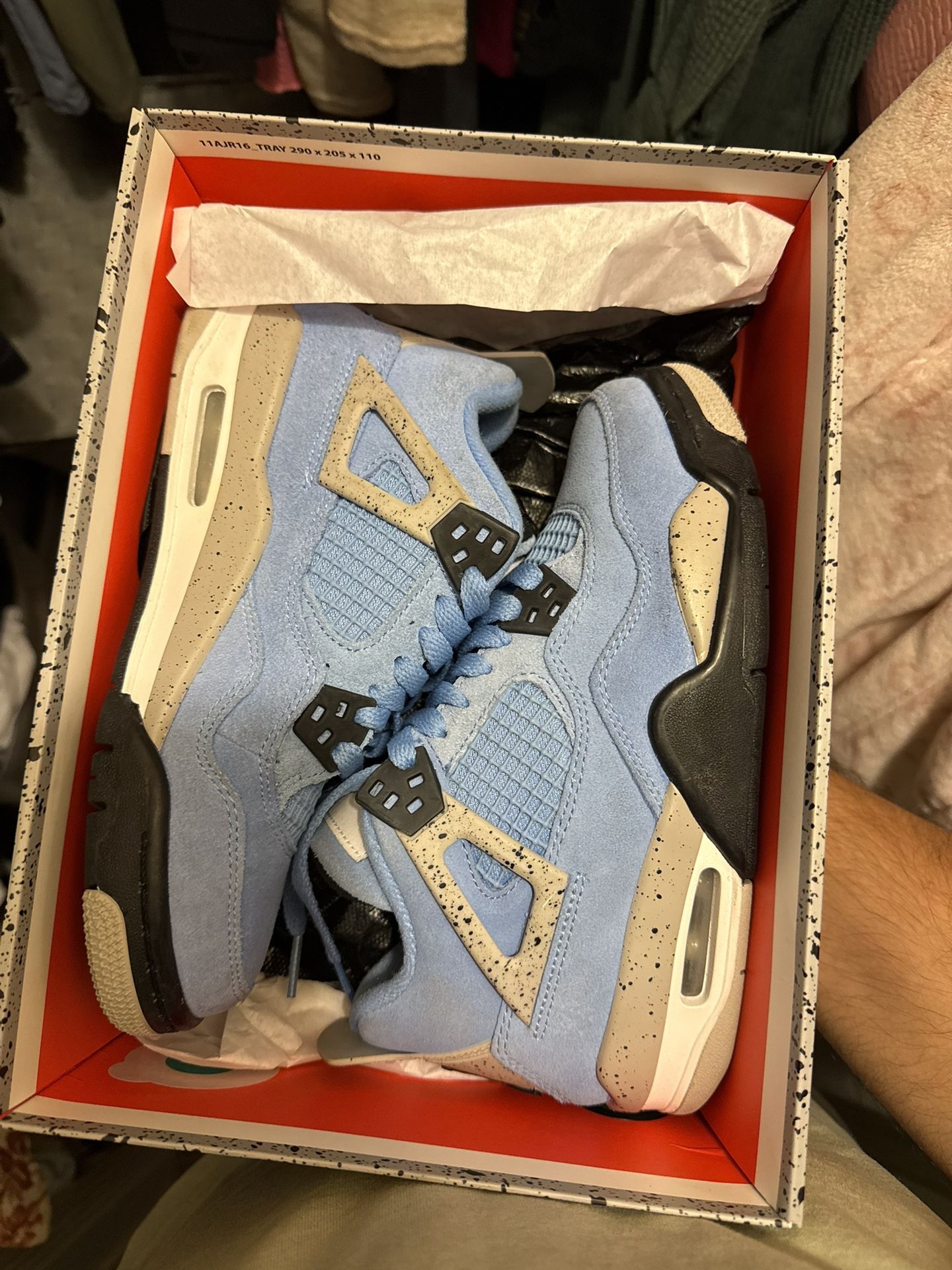 Jordan 4 UNC 