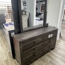 Rustic Dresser And Mirror 