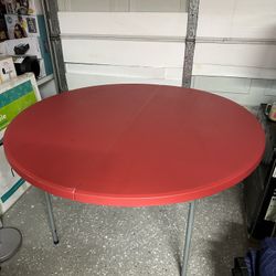 Round Table  Foldable 5 Ft Diameter 