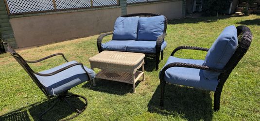 ** Beatiful Ratan patio set **