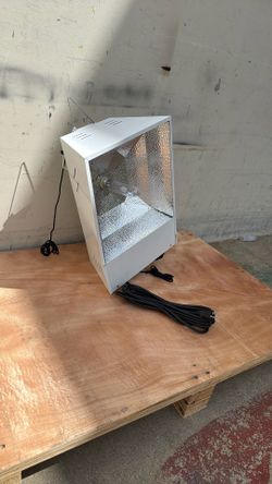 315W CMH Ceramic Metal Halide Verticals  Grow Light Fixture with a CMH 315W 3100K Bulb Lamp 