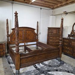 Stunning American Signature King Set
Delivery and Setup Options Available!