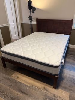 Full size memory foam hybrid mattress. 10-inch medium firm(new)