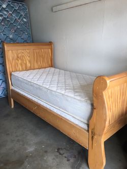 Twin bed and matrees