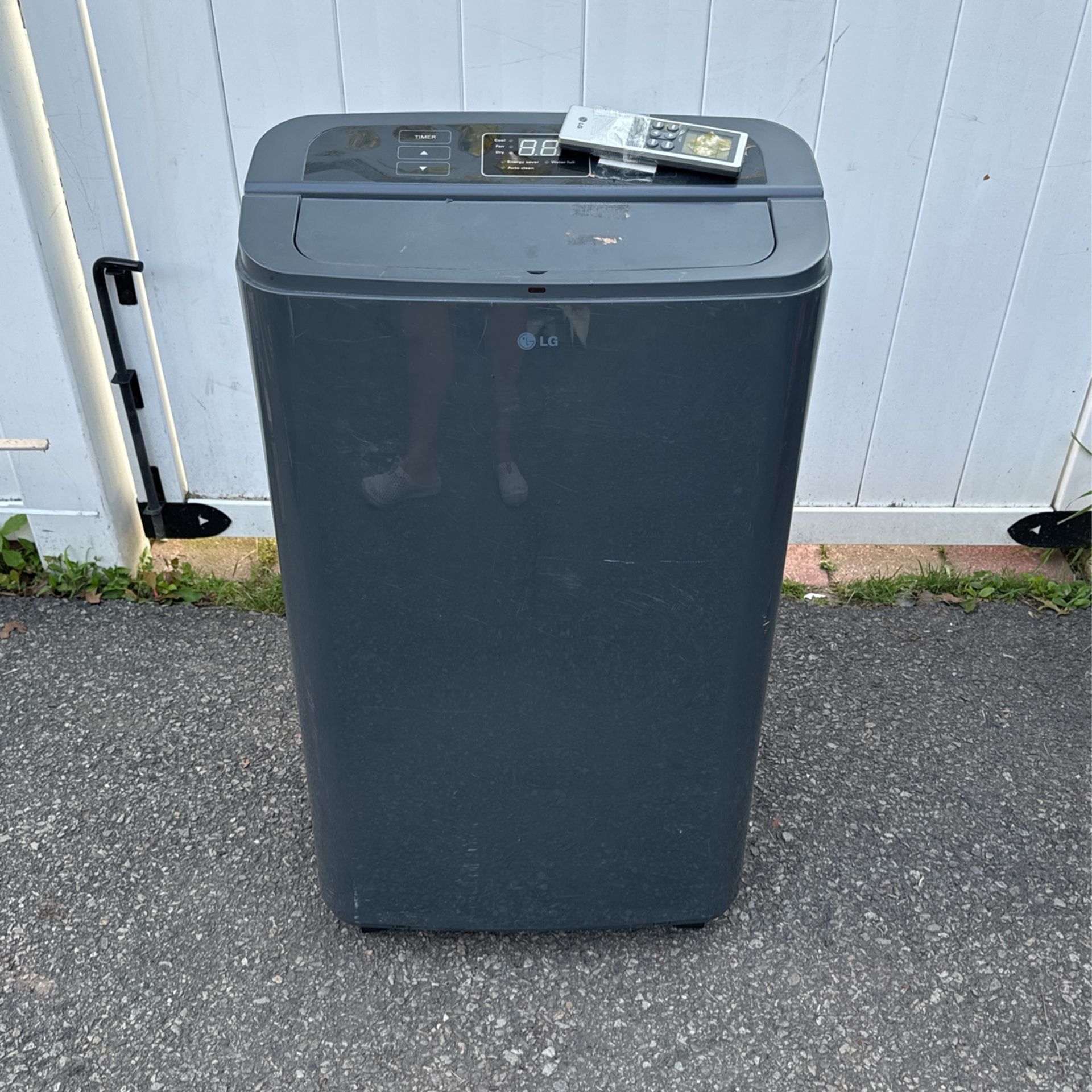 LG Model 1213GXR Portable Air Conditioner