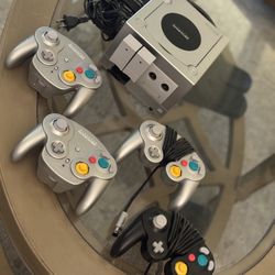 GameCube w/ Wavebird Controllers