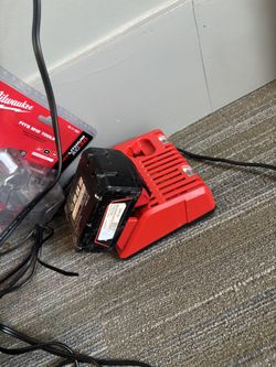 Milwaukee Charger W/ 5.0 Ah Battery