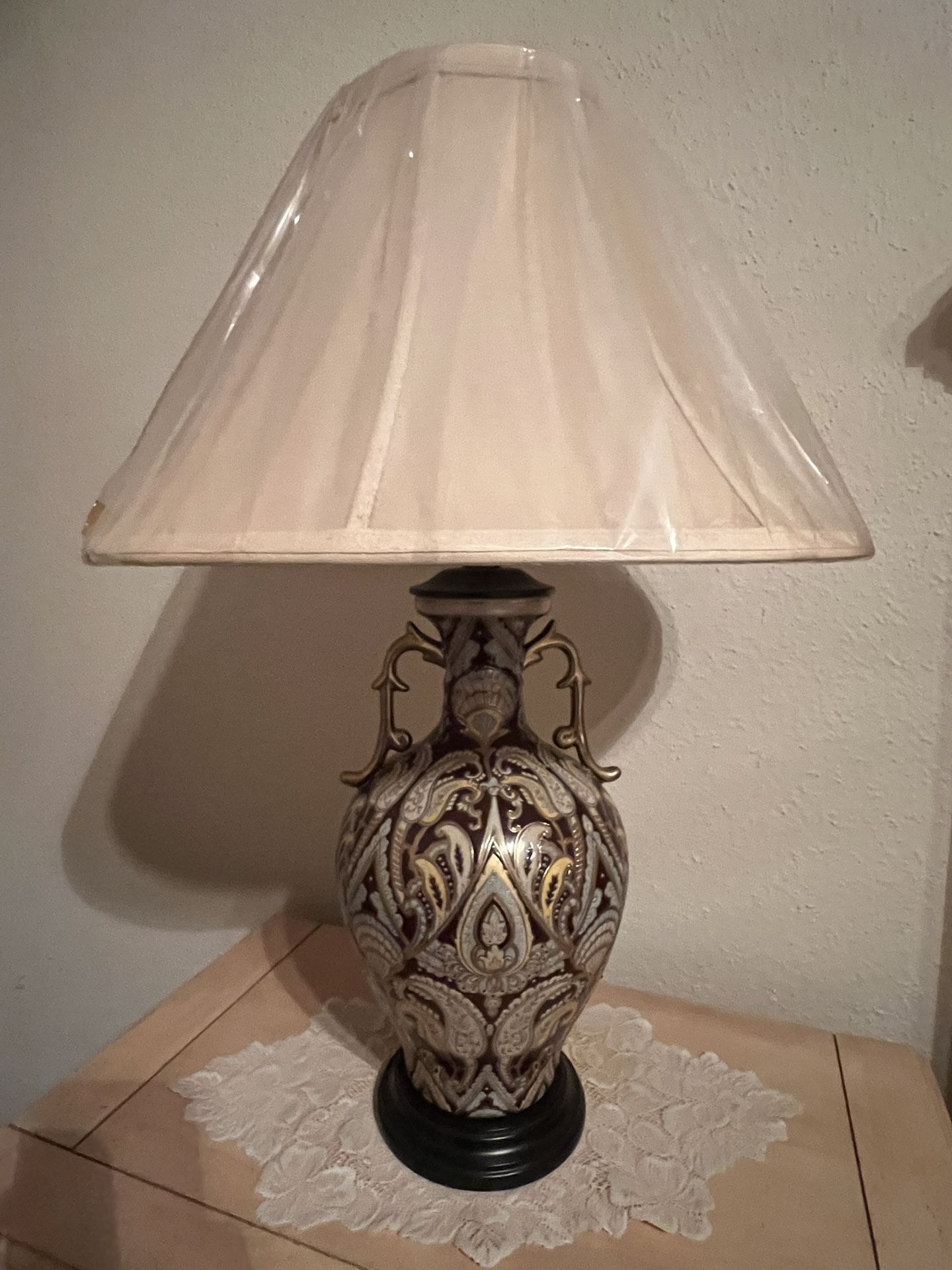 Two Side Table Lamp With Shed