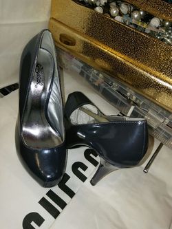 Size 6.5..... New shoes.