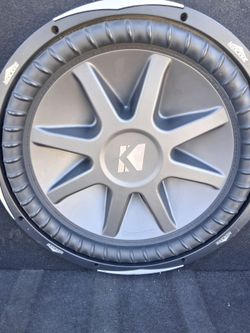 15" Kicker CVX  no rips or holes