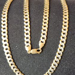 Se compra ORO de 10kt 14kt 18kt 24kt Esclavas Cadenas Anillos Joyas quebradas tambien compro  Tambien presto dinero al valor del ORO

I Buy GOLD 10kt 