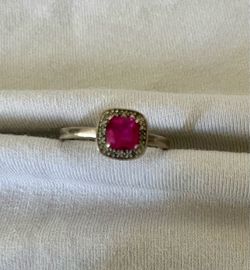 Pink sapphire ring