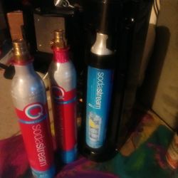Soda Stream + 4 Bottles CO2 For SodaStream