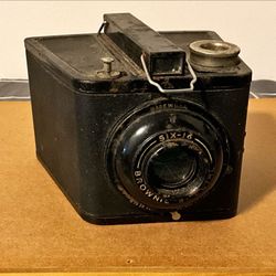 Kodak - Brownie - six-16
