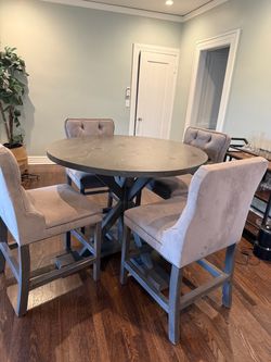 Dinning room table