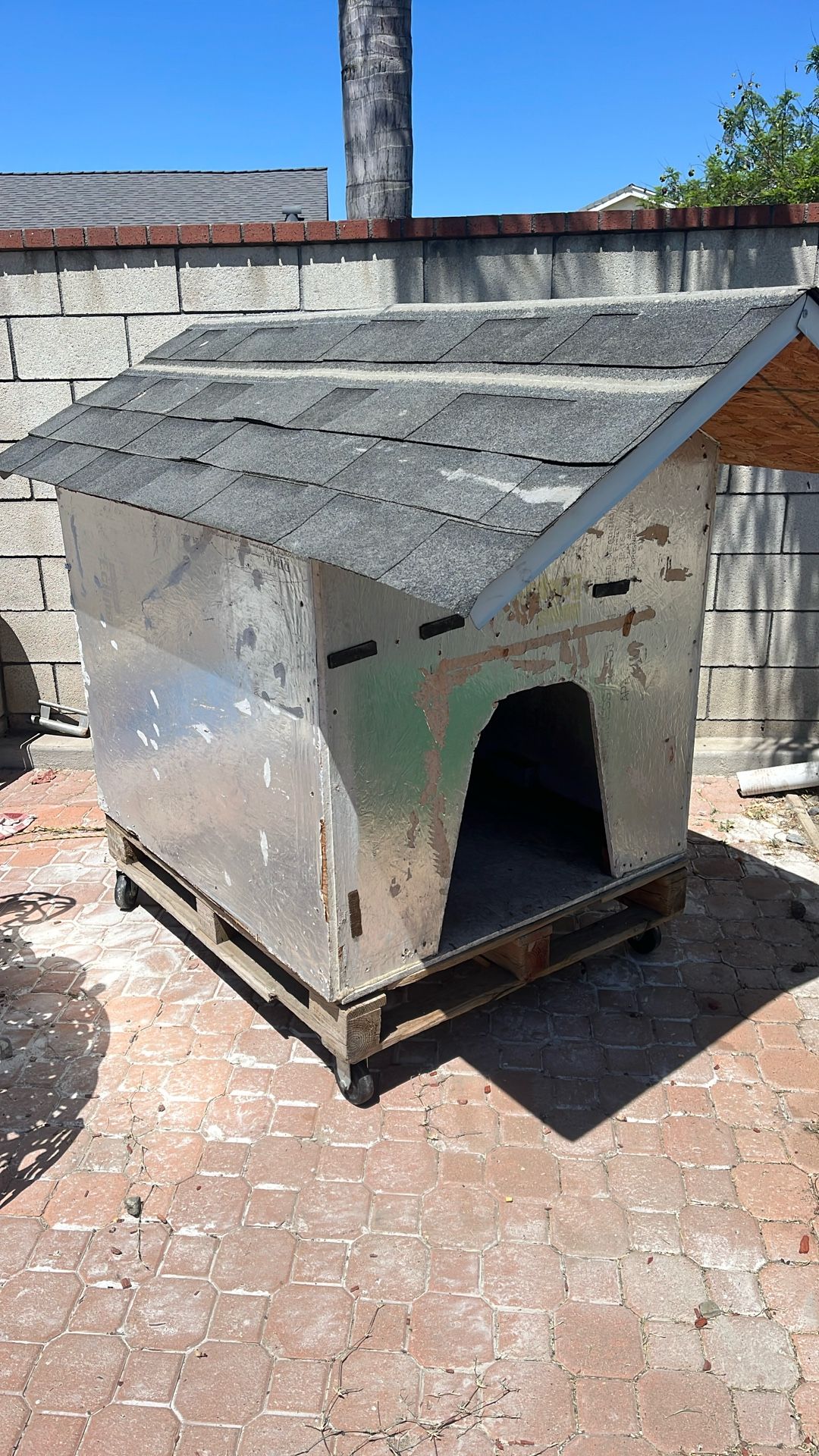 Free Large Hand, Build Dog House Good Condition