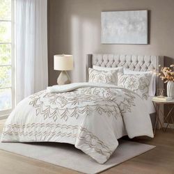 Brand new queen comforter set