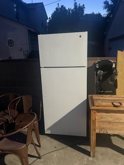 Working ge refrigerator
