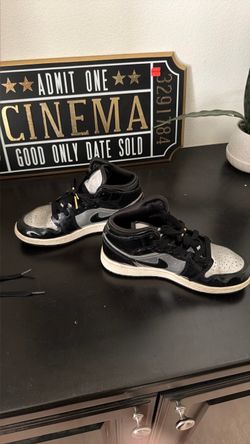 Boys/ unisex black and silver jordans 4y