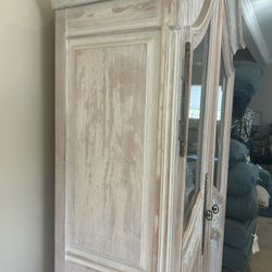 Beautiful Solid Wood China Cabinet 