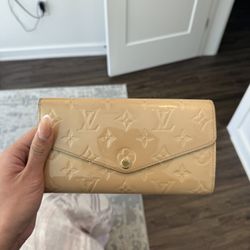 Louis Vuitton Vernis Patent Wallet Beige (authentic 100%)