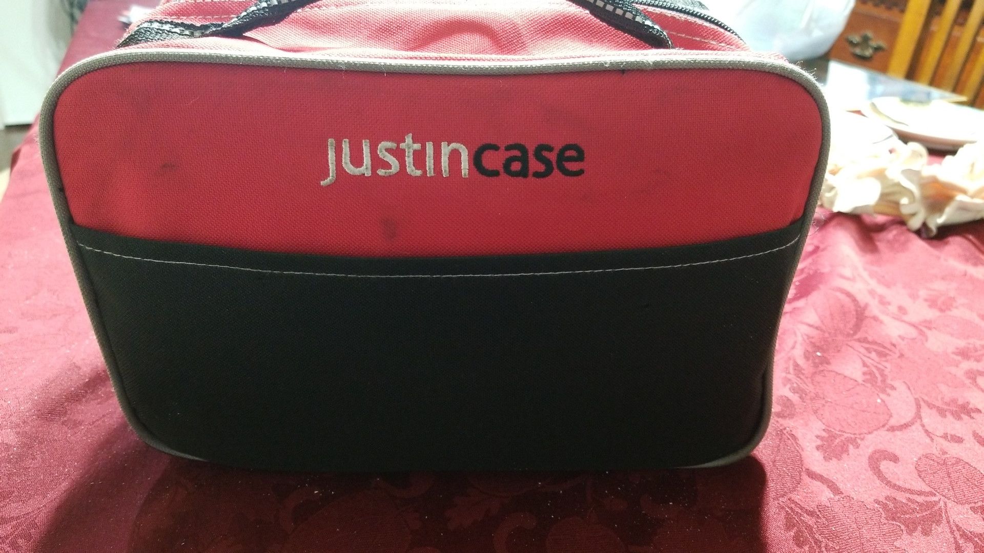 Justincase safety kit for vehicles