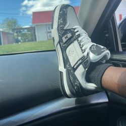 LV Louis Vuitton Trainer Sneaker Size 11