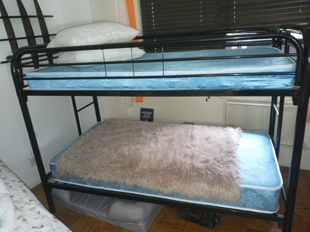 Bunk Bed w Mattresses 