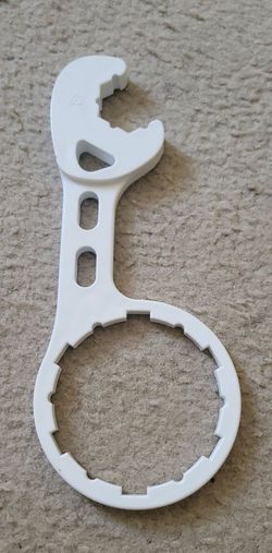 Water filter wrench
