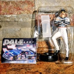 Dale Earnhardt Kenner-1997- Starting Lineup • Winners Circle Action Figure • Dale's Foot On Racing Tire•Included Black Racing Helmet & Poster Mini Inf