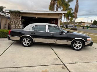 2003 Lincoln Town Car