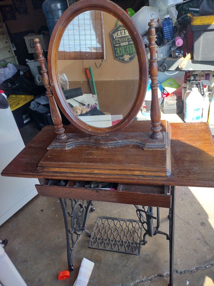 Singer Antique Sewing Machine And Vanity